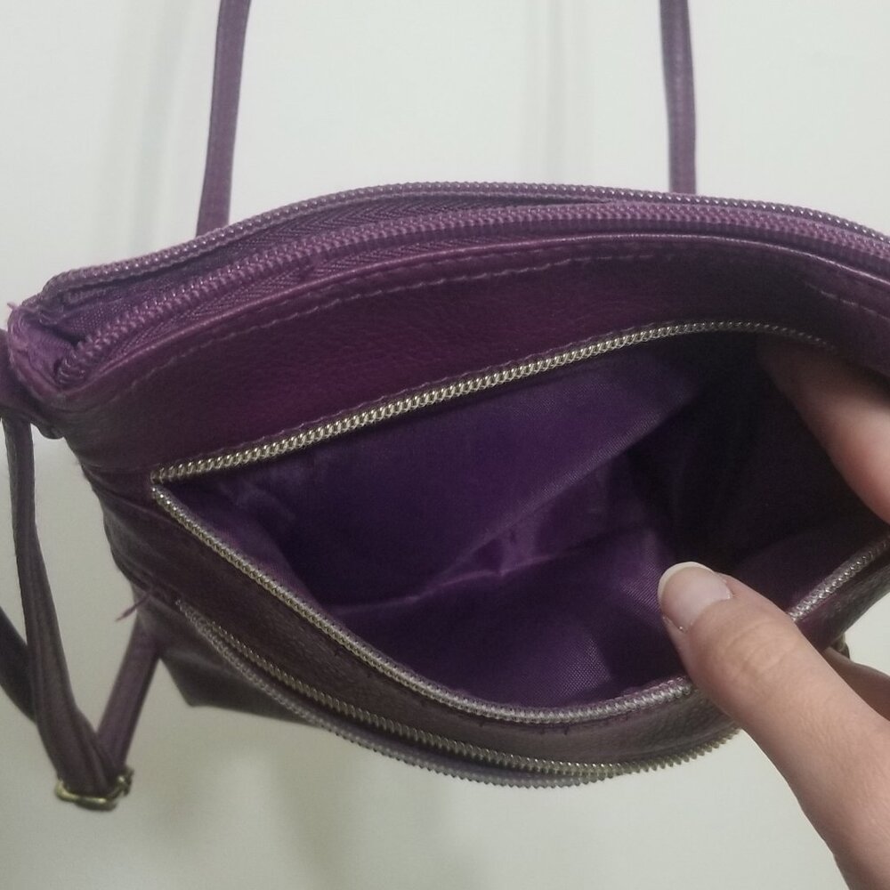 lovely purple purse w strap and several pockets - Picture 8 of 13